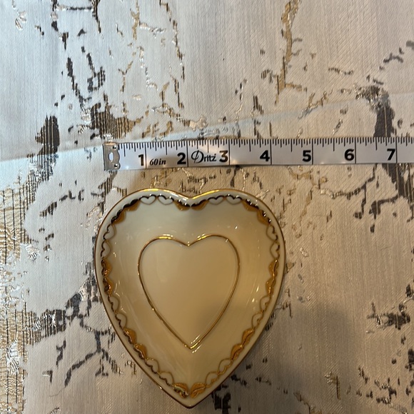 Lenox heart shaped candy dish or jewelry holder cream with gold accents - Picture 8 of 10
